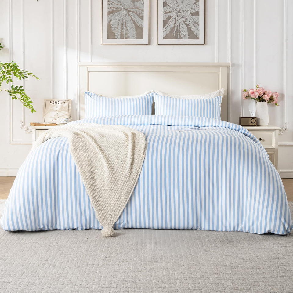 ROSE&RISY Blue Queen duvet cover, crisp fabric for a cool night.