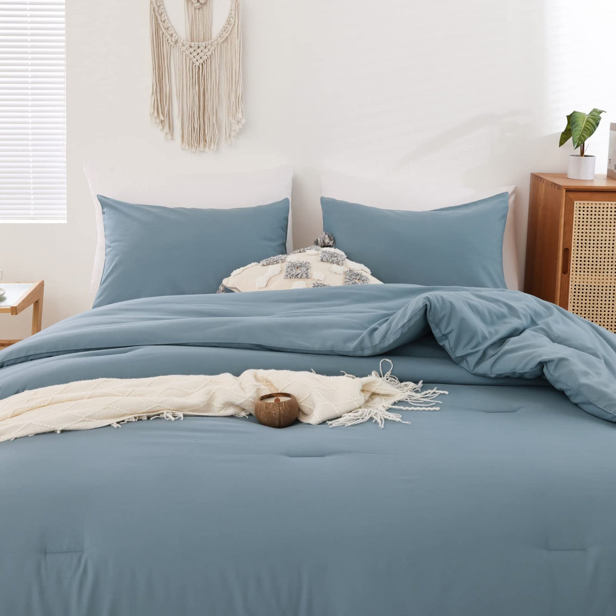 ROSGONIA queen size comforter 90x90 inches for generous coverage