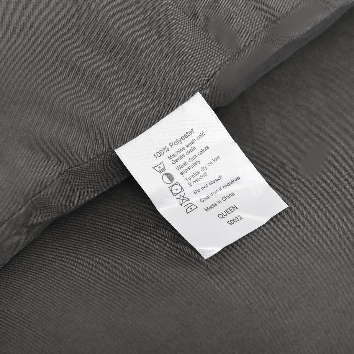 ROSGONIA easy-care bedding supports busy lifestyles with quick refresh options.