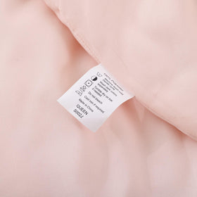 Gift-ready ROSGONIA dorm bedding set for graduates and new students.
