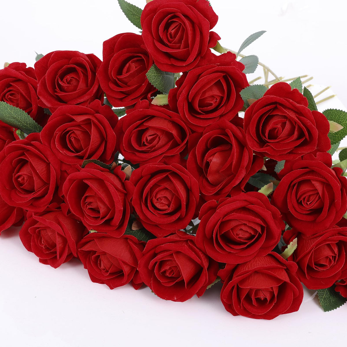 Rowfad bulk roses suit Christmas displays with easy styling.