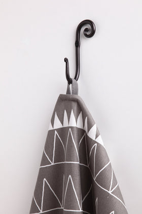 Solid metal RTZEN hooks ensure daily durability in bathrooms, bedrooms, or laundry rooms