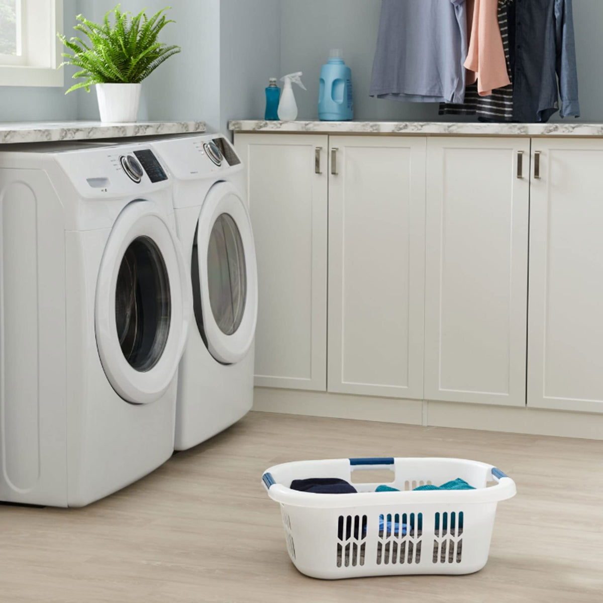 Rubbermaid hip-hugger basket on flat surface, demonstrating dimensions.