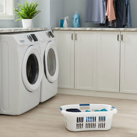 Rubbermaid hip-hugger basket on flat surface, demonstrating dimensions.
