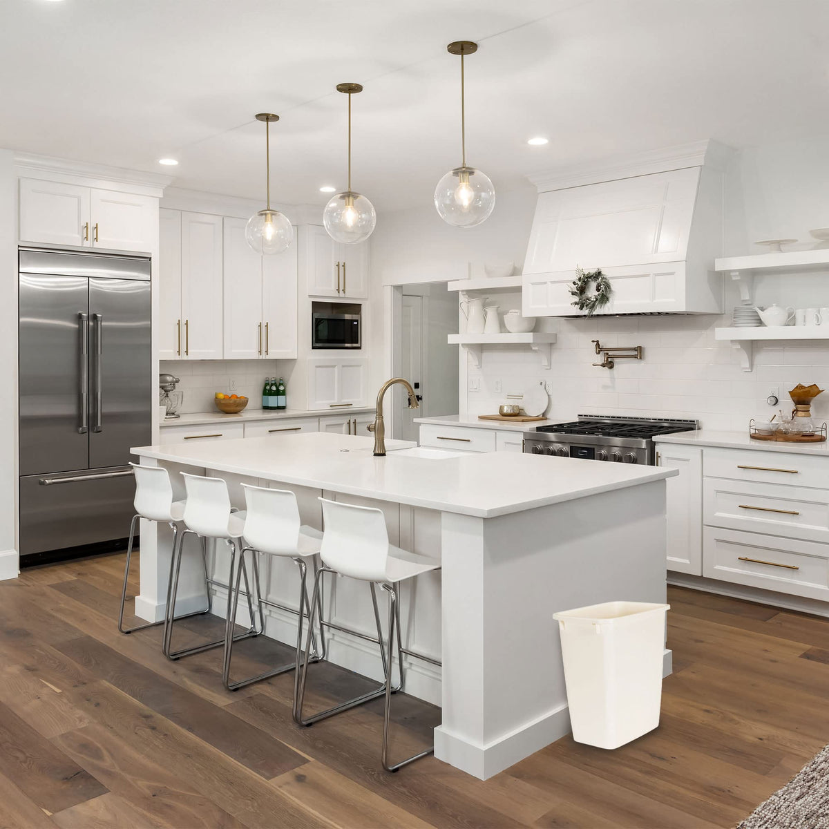 Rubbermaid smooth interior makes cleanup quick after spills
