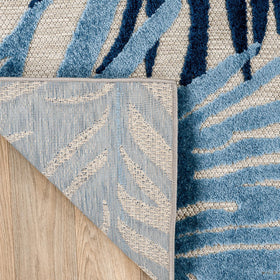 Rugshop Lucca dining area with easy cleanup and navy hues.