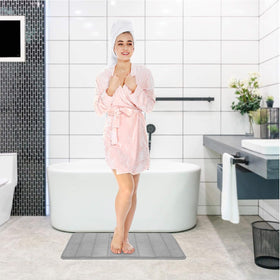 RUN HELIX plush surface absorbs moisture to keep feet dry after bathing