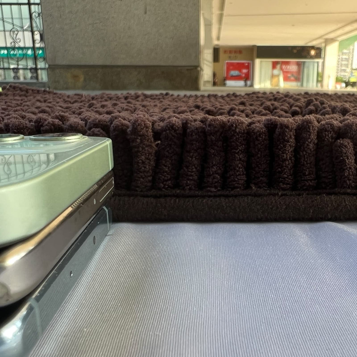 RUN HELIX three-layer absorbent bath rug keeps floors dry quickly