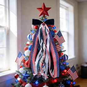 RunNico easy-hang metal ring clip simplifies wreath setup.