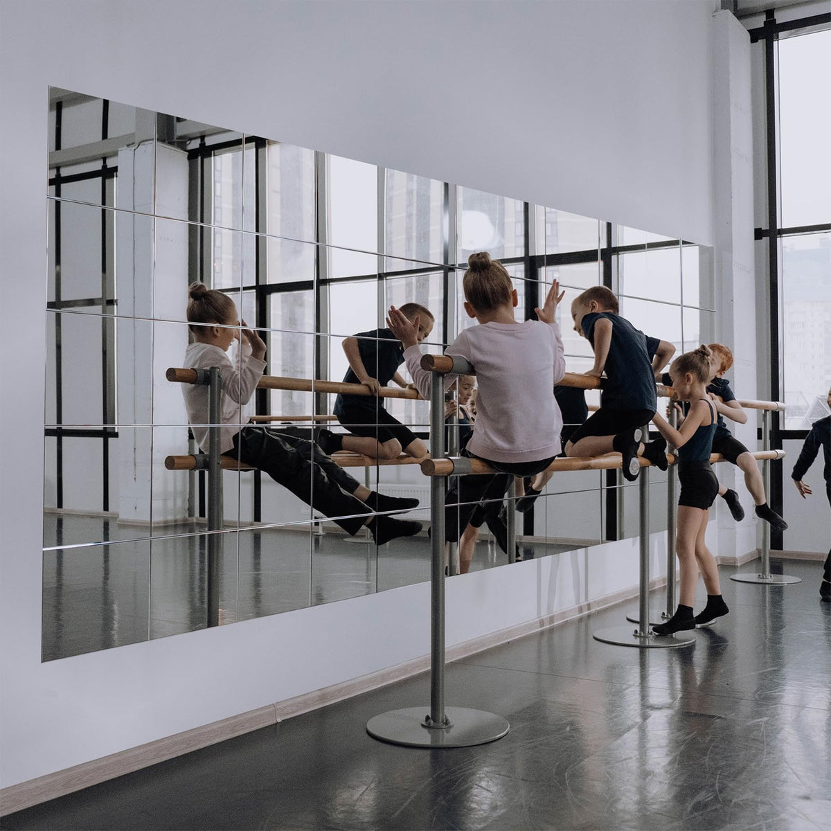 Ruomeng 12x12 frameless mirror tile suitable for bathrooms on smooth walls.