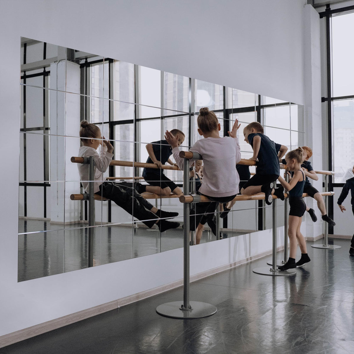 Ruomeng flat wall installation tip for distortion-free reflections