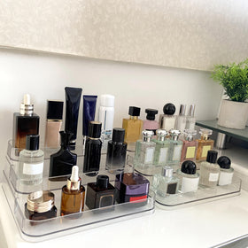 Stylish Rusnugic design adds elegance while organizing cosmetics.