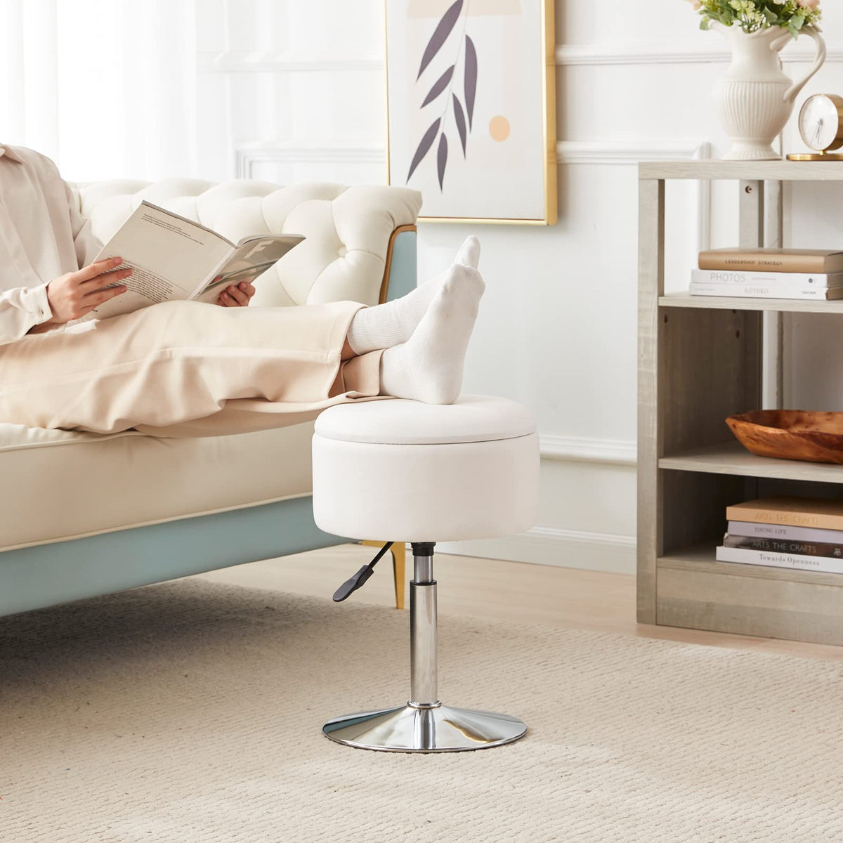 RUCUKEN slip-resistant base reduces movement while you style.