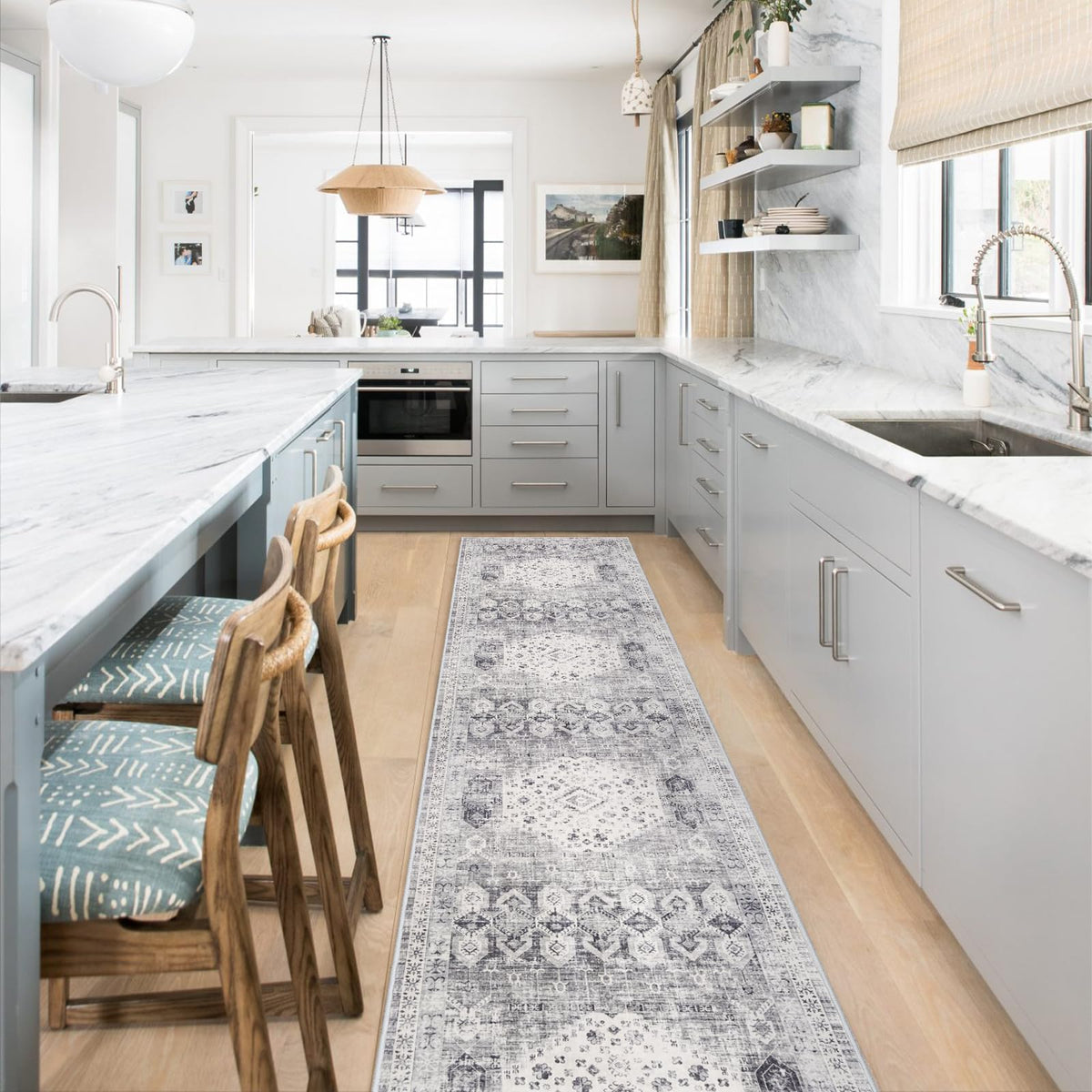 RUUGME vintage washable rug can be cleaned easily in a machine.