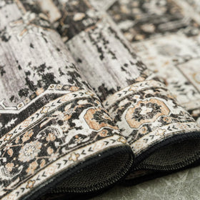 RUUGME washable design makes cleanup quick after spills or messes