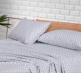 RUVANTI easy-care fabric is machine washable for everyday convenience