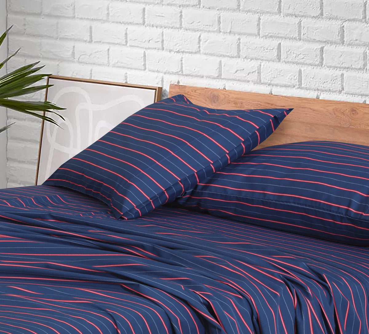 RUVANTI 100% natural cotton weave highlighted in close-up.