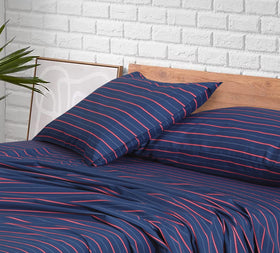 RUVANTI 100% natural cotton weave highlighted in close-up.