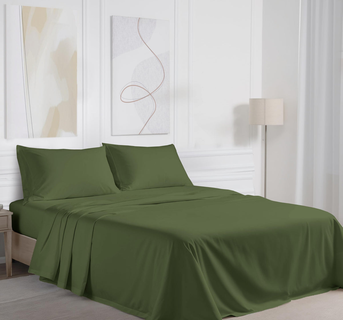 RUVANTI deep-pocket fitted sheet in Chive fits tall mattresses securely.
