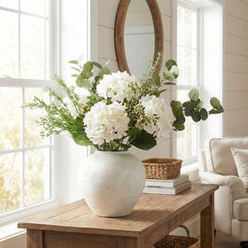 RyddeligHome dining table decor that stays lush without maintenance