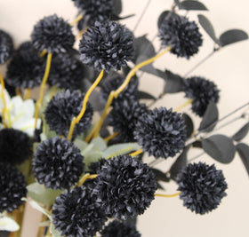 RyddeligHome gothic boho Halloween decor with dark centerpiece ideas