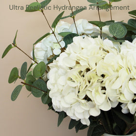 RyddeligHome Faux florals stay fresh-looking without watering, ideal for weddings and events.