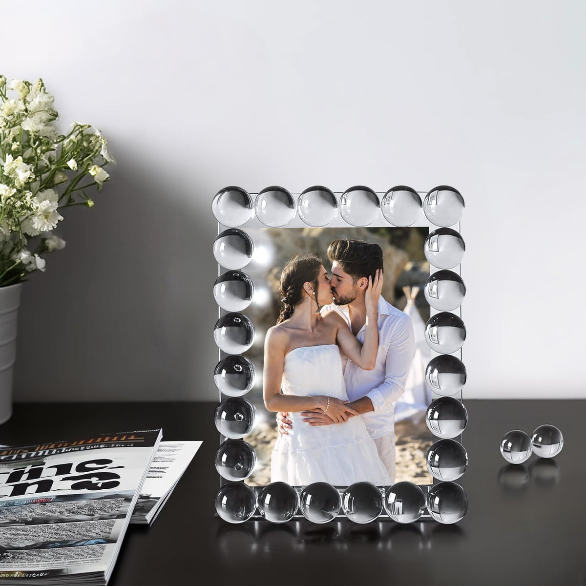 SAAEH SWWH vertical 5x7 frame holds photos upright