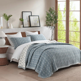 SahSahCasa quilt with botanical-pattern and neat stitching adds durable decorative charm.