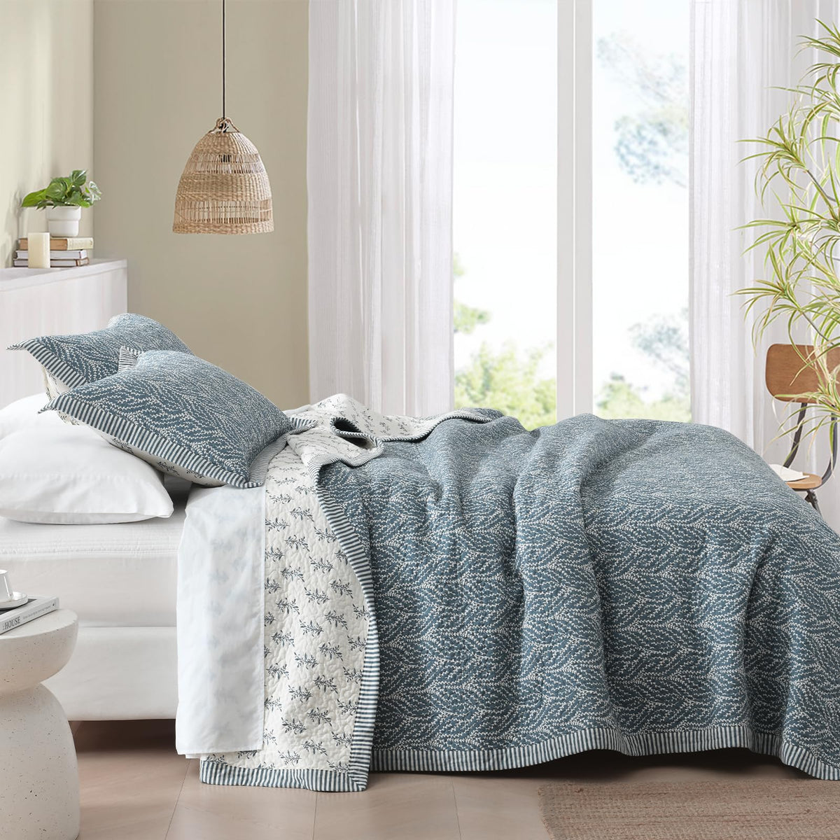 SahSahCasa quilt closeup shows soft cotton fiber for skin-friendly comfort.