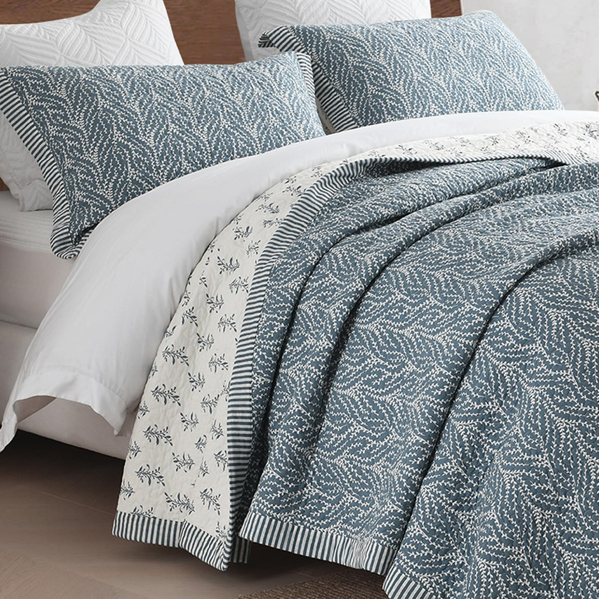 SahSahCasa quilt set queen in white and grayish-blue for a fresh, breathable bedroom refresh.