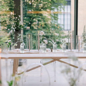 Saiguomi bud vases make a thoughtful gift for weddings and events.