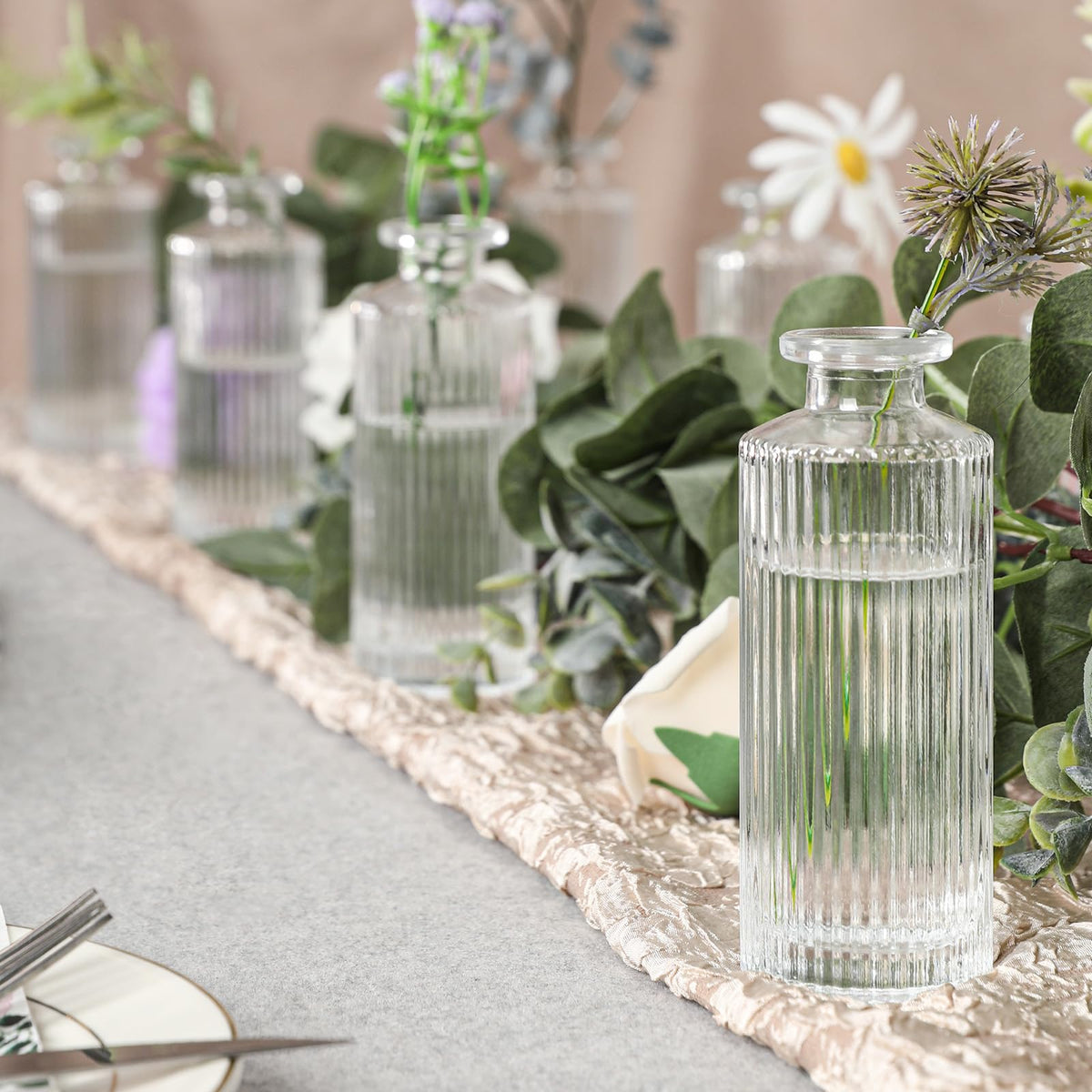 Saiguomi thick clear glass bud vases showcase blooms with premium clarity.