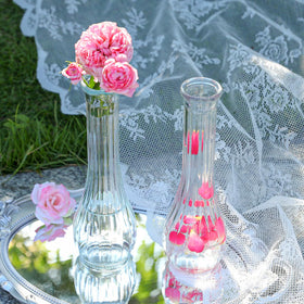 Saiguomi holiday table vases create minimal, modern decor