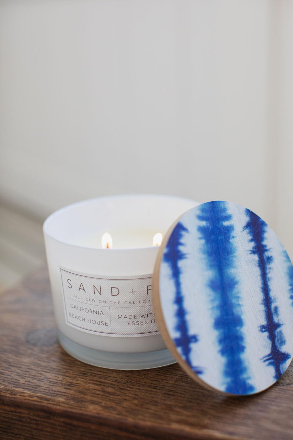 Sand + Fog lead-free wicks ensure clean, even burning.