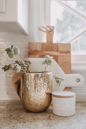 Sand + Fog Ocean & Sea Salt scent creates a calm home ambiance.