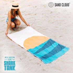 Sand Cloud Turkish Beach Towel quick-dry close-up demonstrates fast drying.