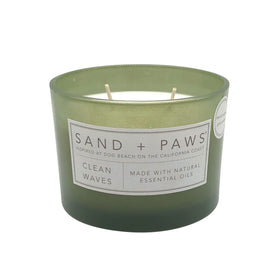 Close-up of Sand + Paws lead-free cotton wicks for clean, even burn.