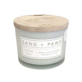 Sand + Paws Ocean Mist candle jar showing its clean burn and odor control benefits.