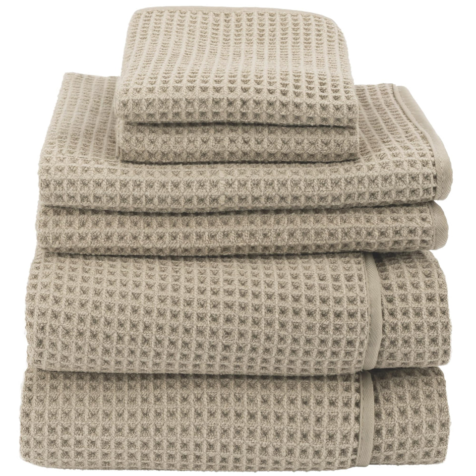 S&T INC. Aura beige bath towels in a serene, quick-dry setup