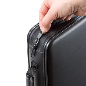 SANWA zippered disc wallet; waterproof, dustproof, easy to carry.