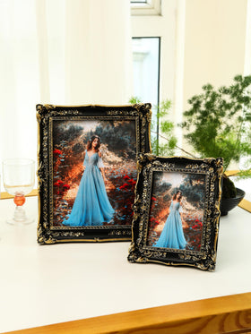 Satmole frame with glass front showcasing a clear view of a portrait
