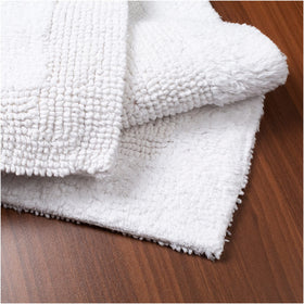 Savi Home bath mat 17x24 white with cotton pile for daily absorbent use.