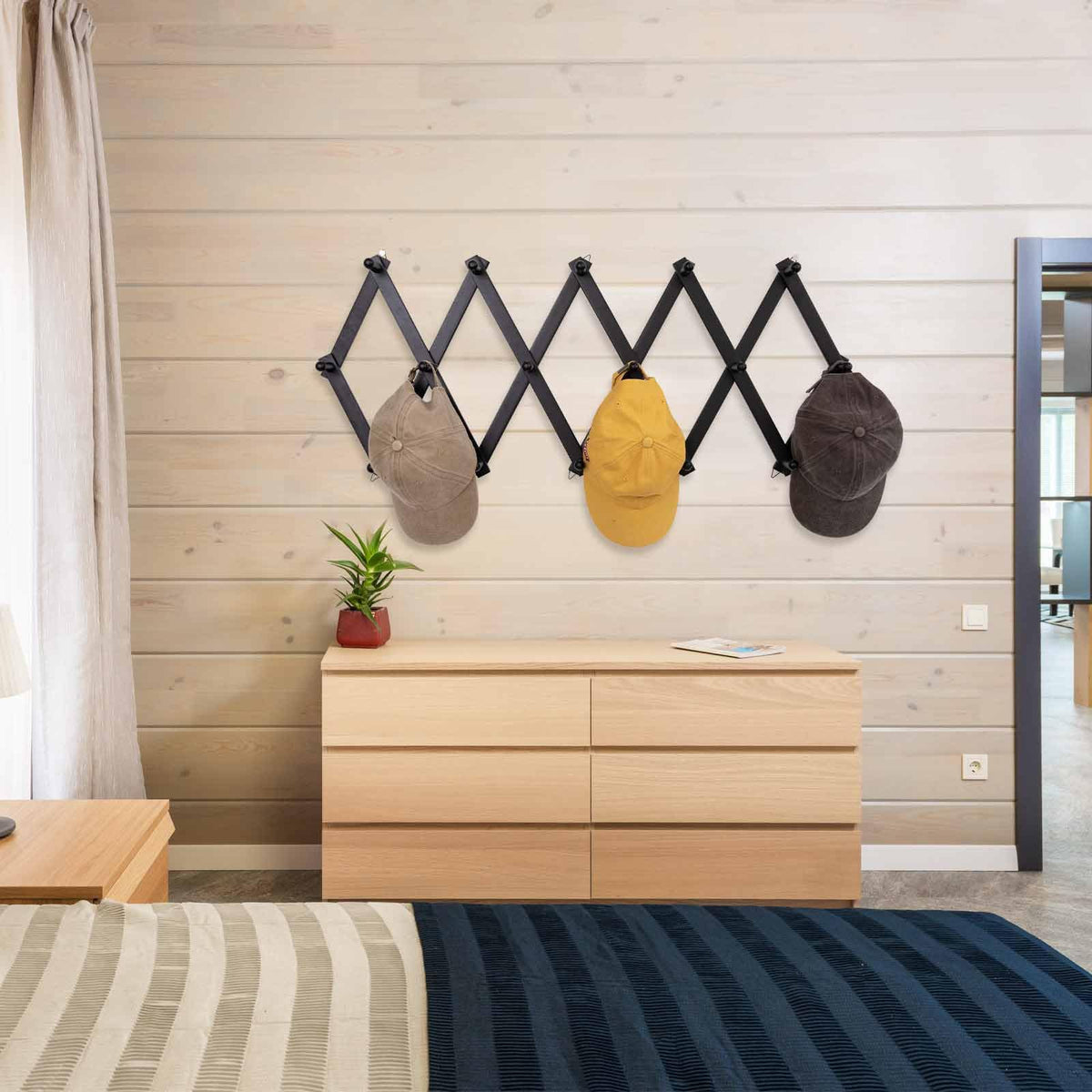 SCUNDA compact space-saving design for small rooms.