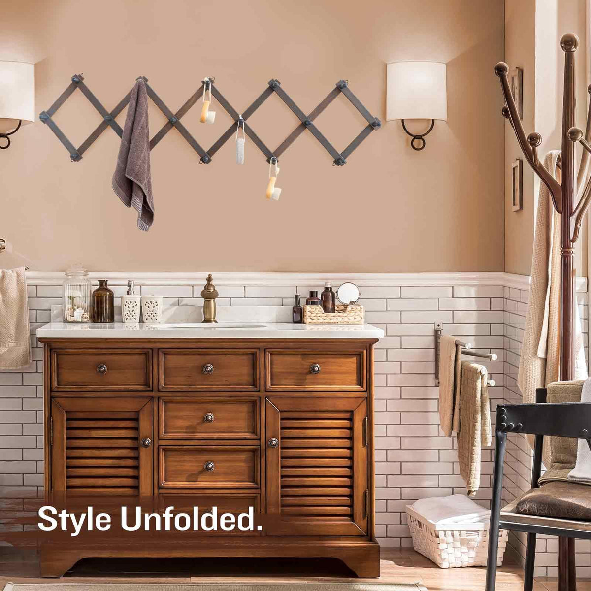 SCUNDA solid wood construction ensures durability and a classic look.