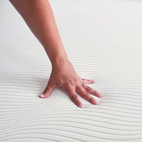 Sealy fit for queen and king beds up to 17 inches deep with a snug profile.
