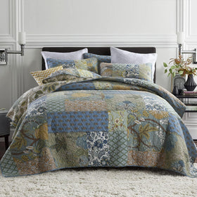 Secgo California King Quilt on bed shows oversized comfort and breathable cotton