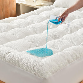 Secgo waterproof king topper with a leakproof bottom protecting your mattress.
