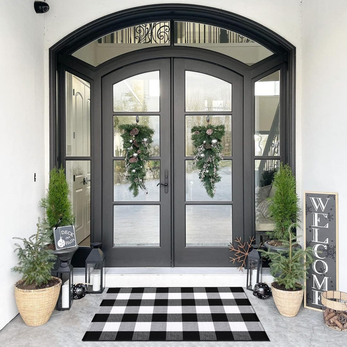 SEEKSEE buffalo plaid outdoor rug front door mat showcases year-round style.