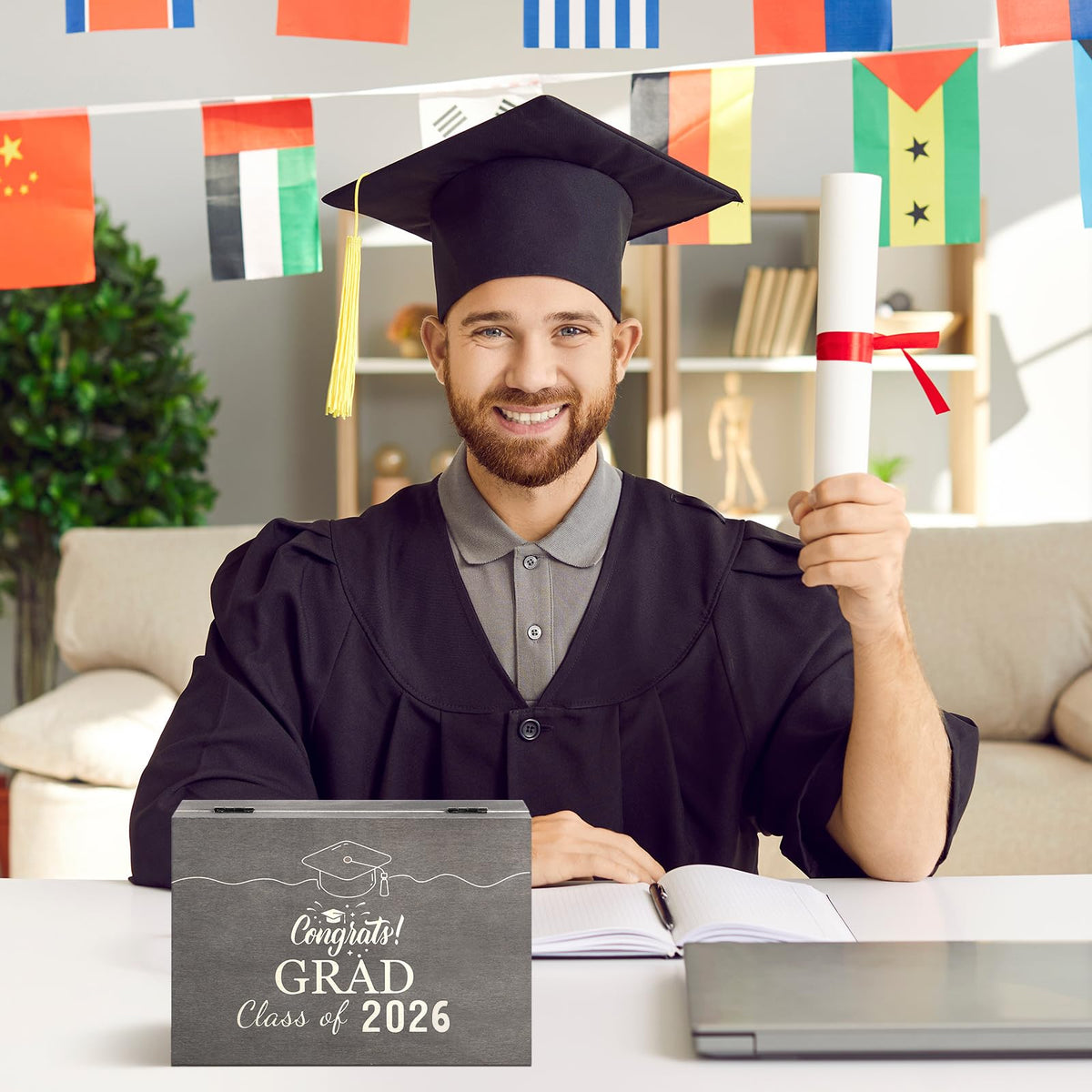 Seeloowy Graduation Memory Keepsake Box lid-closeup showcases the durable lid mechanism.