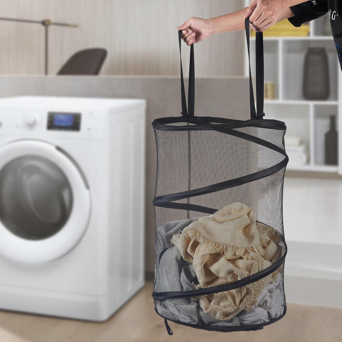 Seiritex breathable mesh promotes airflow to reduce odor in the hamper.